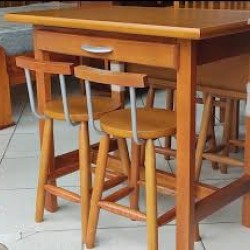 MESA DOBRAVEL C/ GAV. + 4 BANQUETAS SEM ENCOSTO MESA DOBRAVEL C/ GAV. + 4 BANQUETAS SEM ENCOSTO